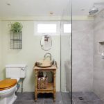 the-wisp-cabin-bathroom-with-shower-northblows-ashurst-sussex_1024_wide