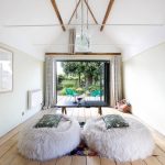 the-wisp-cabin-interior-with-view-from-the-double-doors-northblows-ashurst-sussex_1024_wide
